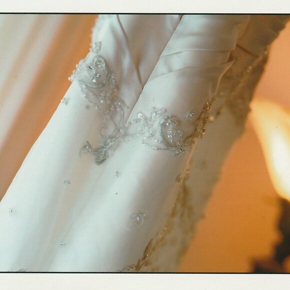 Stunning Ivory Mermaid Wedding Dress - Elegant Bridal Gown - Picture 4 of 6